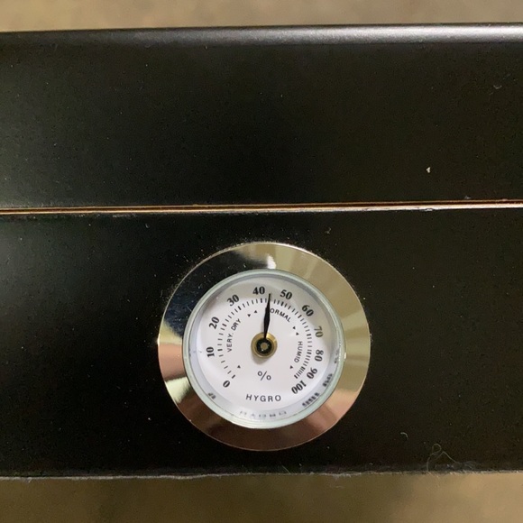 Hygro Cigar Humidifier - Picture 2 of 4